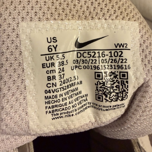 Girls Nike Indoor Basketball Sneakers - Picture 10 of 10